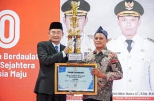 Lamongan Berbangga! Desa Balanpelang ‘Sabet’ Juara 1 Desa Ramah Lingkungan, Kades H. Mustofa Bongkar Rahasia Suksesnya Hingga Menerima Hadiah Istimewa dari Bupati!