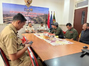 Sahabat Pemuda Surabaya (SAPURA) Serahkan Data Investigasi, Kasatpol PP Surabaya Janji Tindak Tegas Praktik Prostitusi Berkedok Spa.