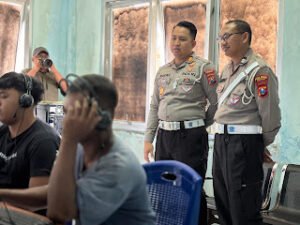 HUT ke-80 RI Jadi Momentum Satlantas Polres Gresik Layani Warga Bawean dengan Program SATPAS Keliling SANTUN BAWEAN.